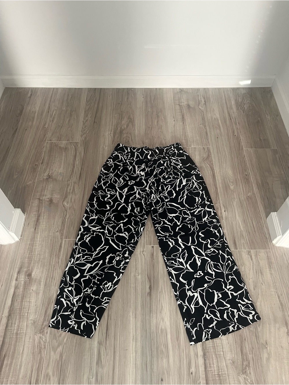 Nine West Black Wide-Leg Pants with White Floral Outline